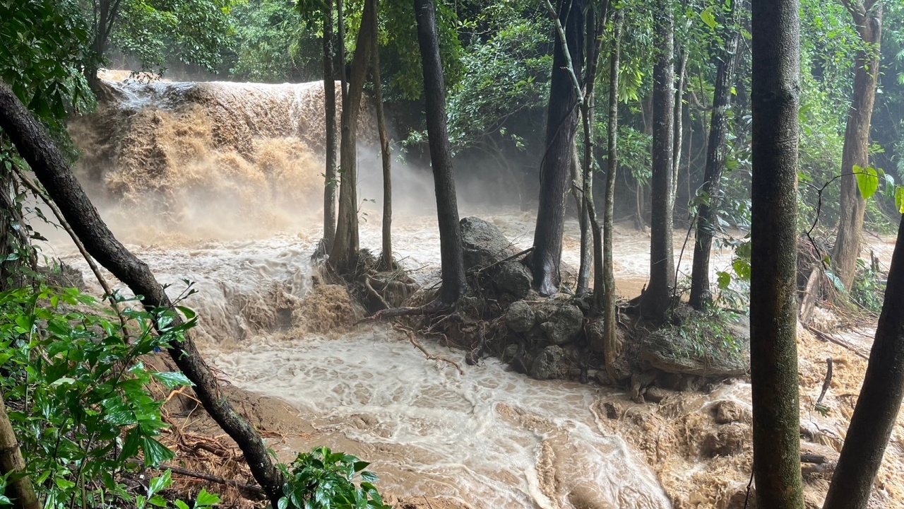 อุทยานฯ เขื่อนศรีนครินทร์ ปิดเที่ยวชั่วคราว หลังฝนตกหนัก น้ำป่าไหลหลาก