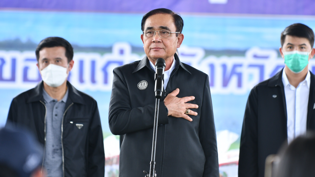 "บิ๊กตู่" แซว ชาวบ้านขอนแก่น "แล้วแต่โชค" หลังถูกสอบถามทะเบียนรถ 3 ตัว