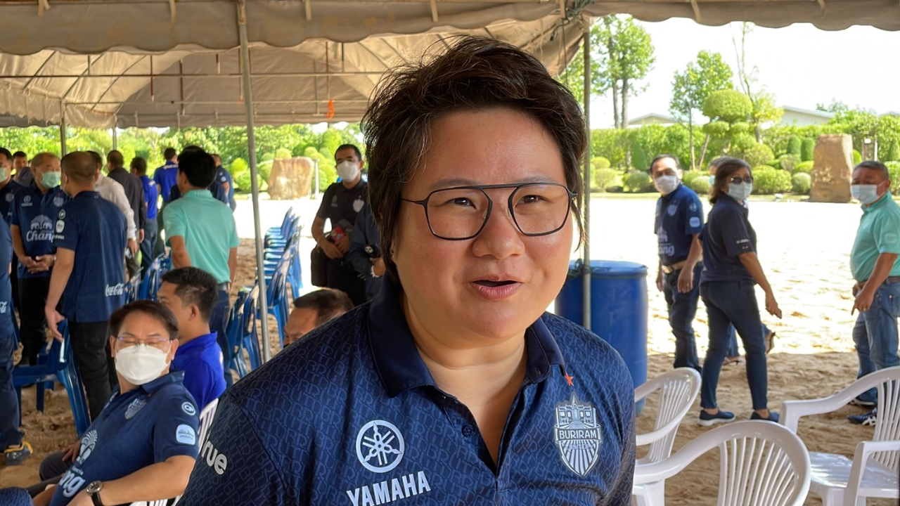 “บุณย์ธิดา” ส.ส.ปชป. โผล่ร่วมวันเกิด “เนวิน” ยังกั๊กจ่อย้ายซบภูมิใจไทย