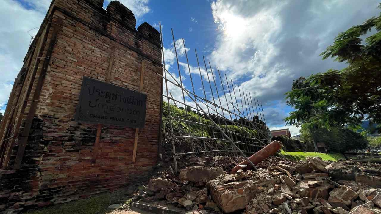 ดราม่าประตูช้างเผือกพังถล่ม สำนักศิลปากร ยันเป็นโบราณสถาน แม้สร้างขึ้นใหม่