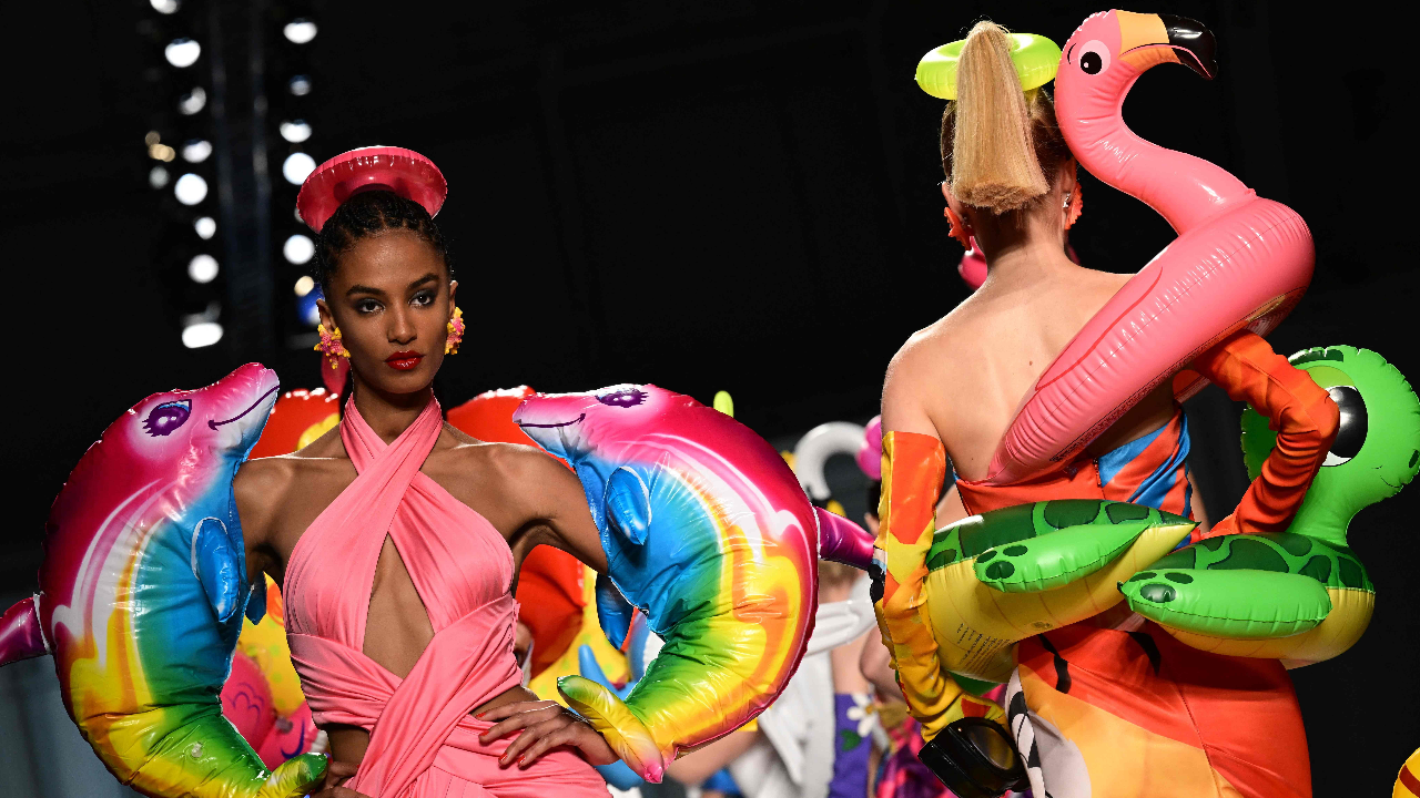 ไฮไลต์แบรนด์ Moschino เฉิดฉายบนรันเวย์ มิลาน แฟชั่นวีก