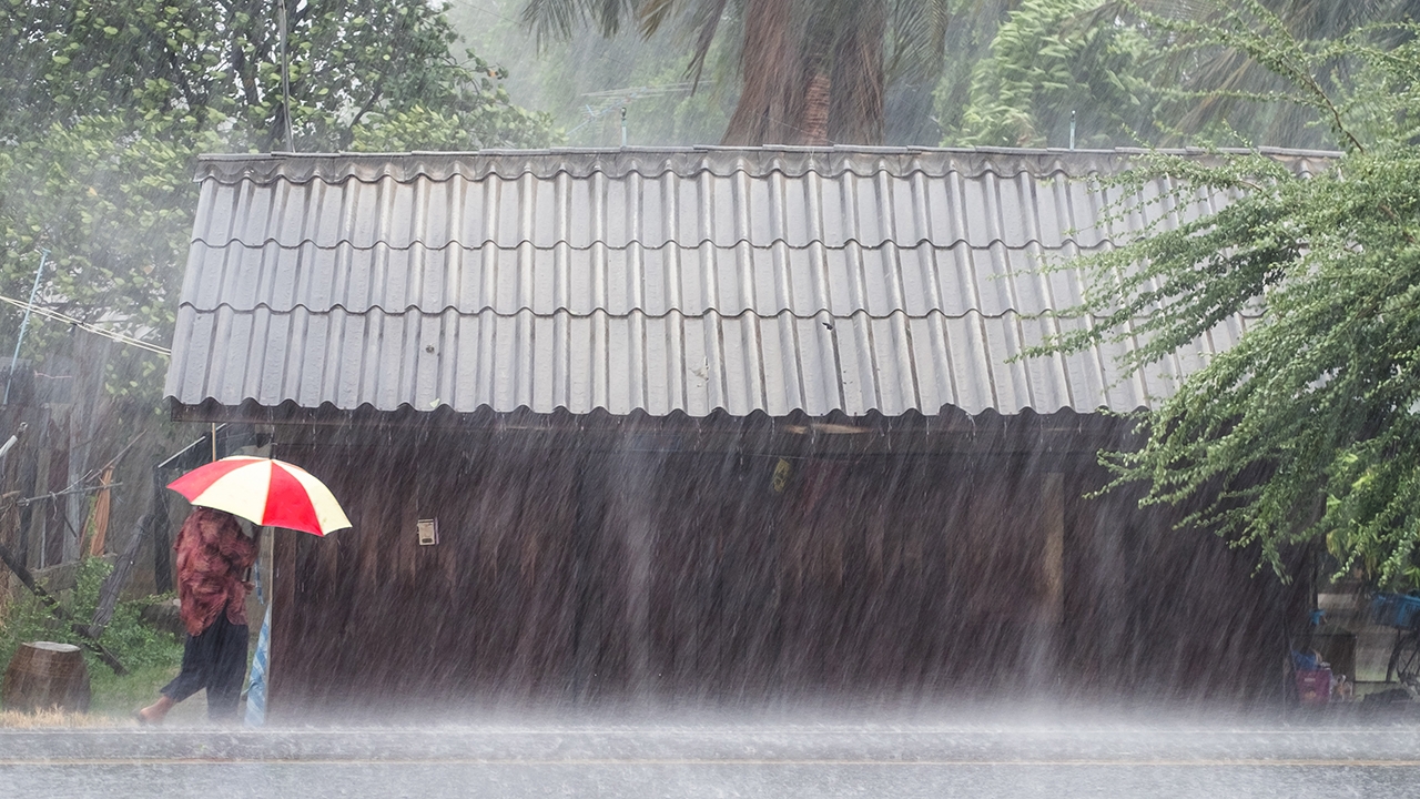 วอร์รูม-พายุโนรู จ่อถล่ม 30 จังหวัด อุบล-มุกดาหารเต็มๆ รวม “ภาคกลาง-กทม.”