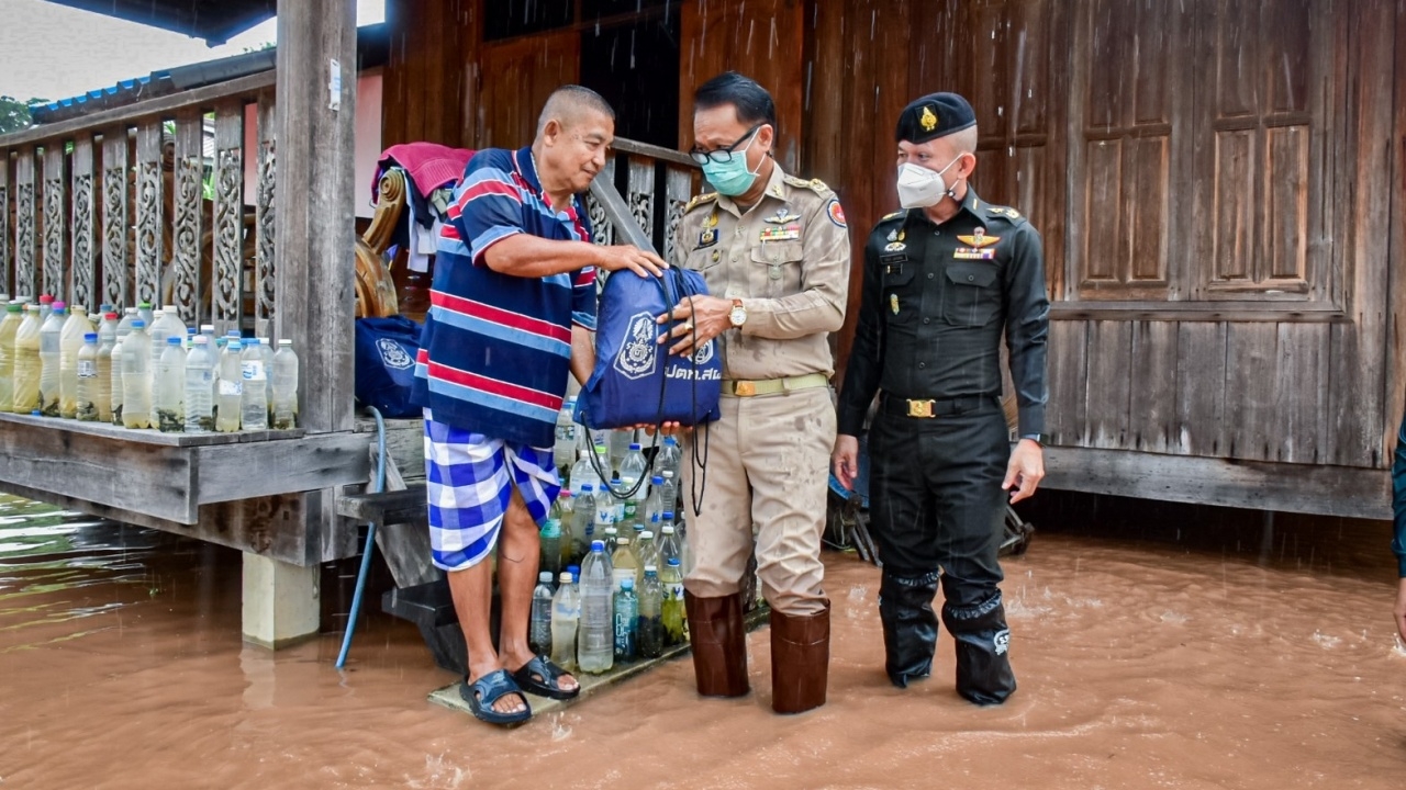 แม่น้ำวังทอง พิษณุโลก ใกล้จุดวิกฤติ ระดับน้ำสูงเข้าท่วมย่านเศรษฐกิจ