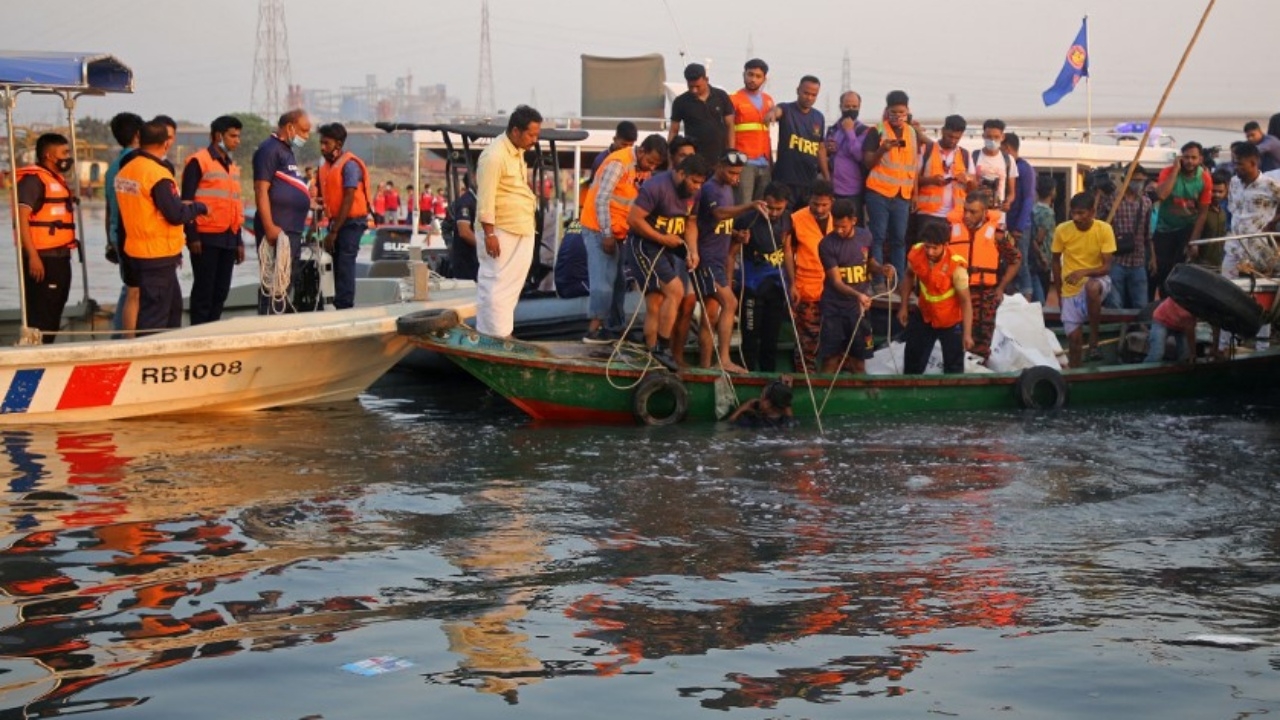 สลด เรือผู้แสวงบุญชาวบังกลาเทศล่มในแม่น้ำ ดับอย่างน้อย 24 ศพ