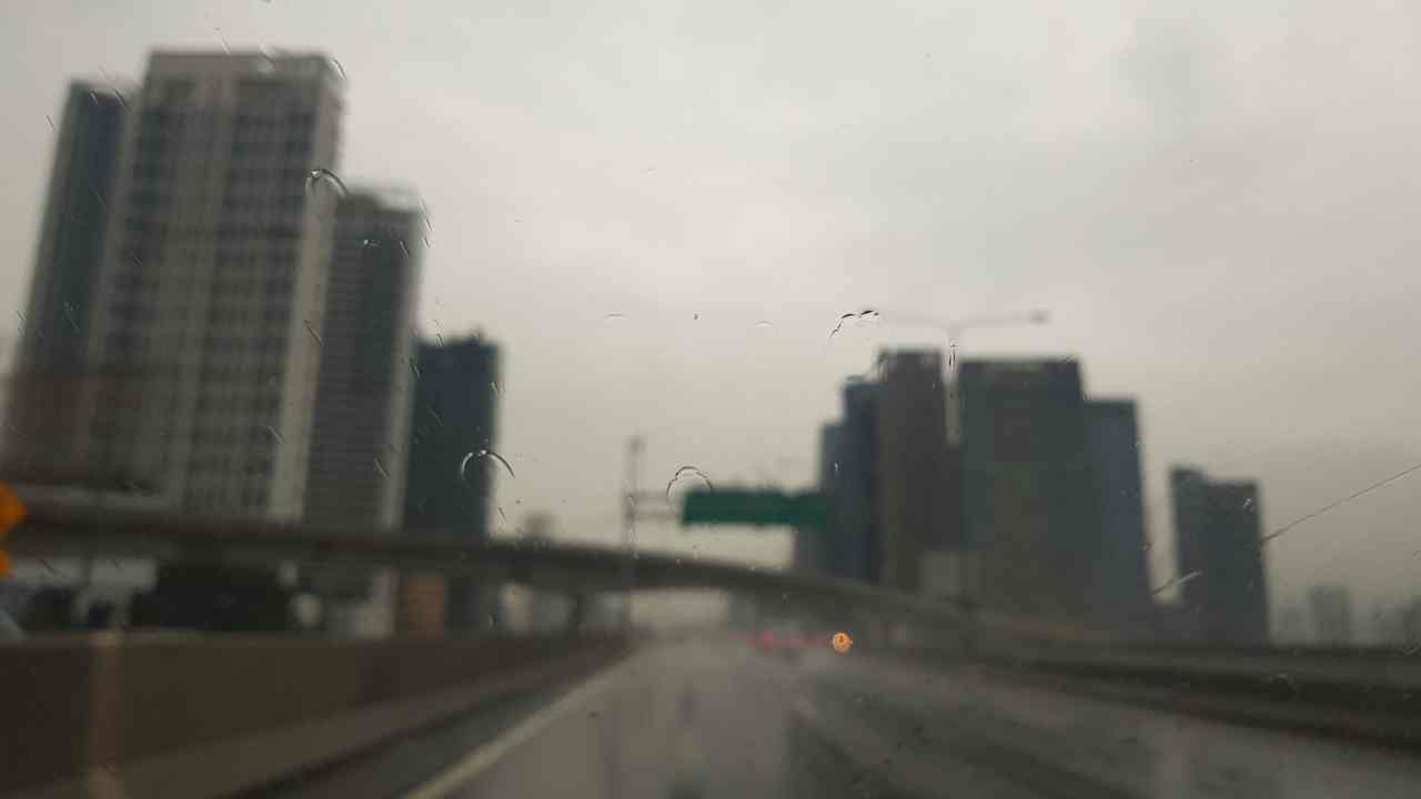 เตรียมตัวให้พร้อม กรุงเทพฯ คาดฝนตกหนักหลายพื้นที่ ตั้งแต่บ่ายถึงค่ำ