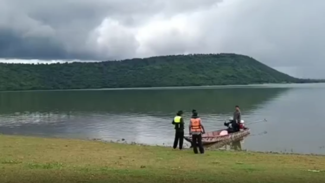 เร่งหาตัว ปธ.นักเรียน นั่งเรือลำเล็กข้ามเขื่อน หายไปพร้อมแม่และป้า 