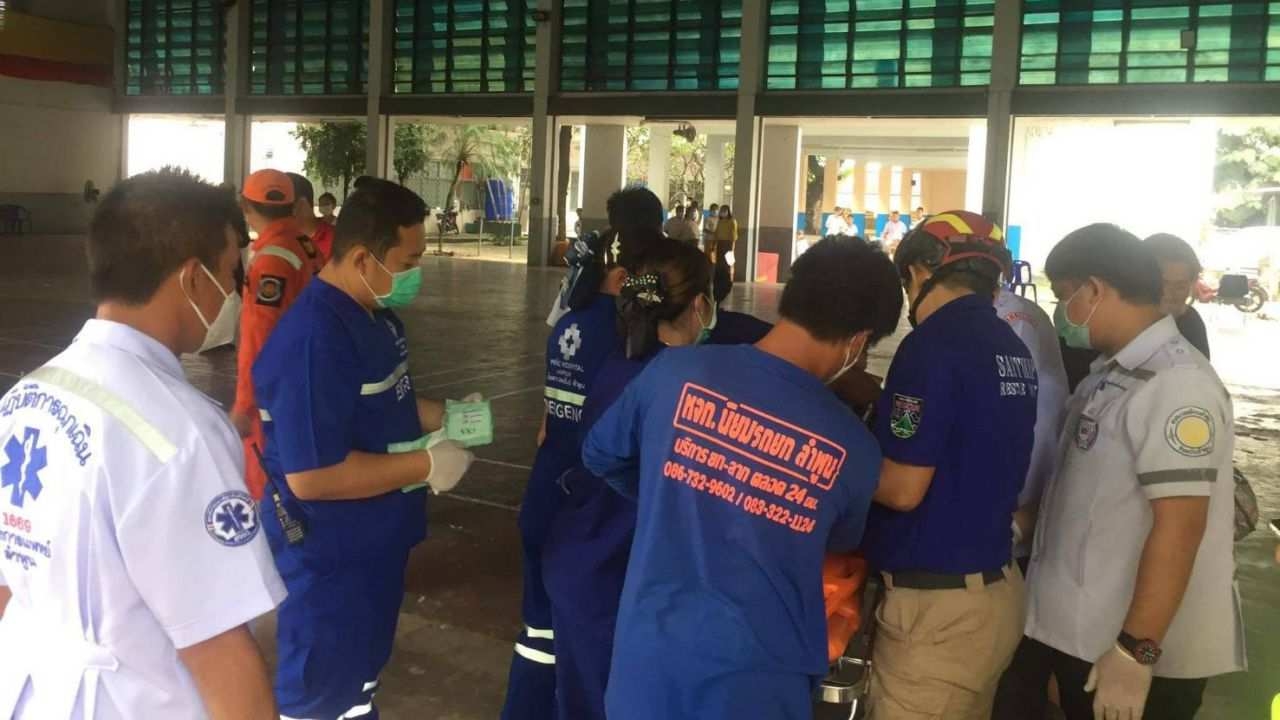 กู้ภัยลำพูนรุดช่วยเด็ก ป.6 ปีนรั้วพลาดเหล็กแหลมเสียบขา พาส่ง รพ.ปลอดภัย