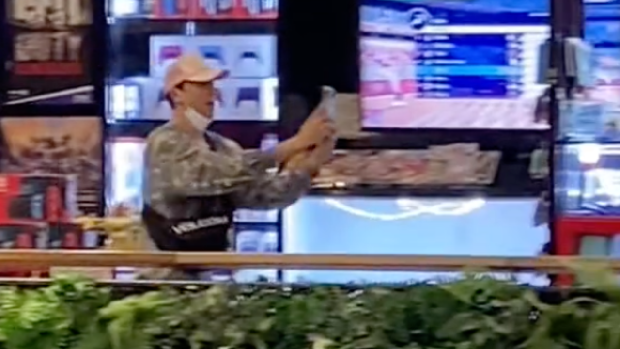 พี่ชายเฟี้ยว์ฟ้าว แจงแล้ว หลังมีดราม่าหยิบไอโฟน 14 วิ่งออกจากร้าน