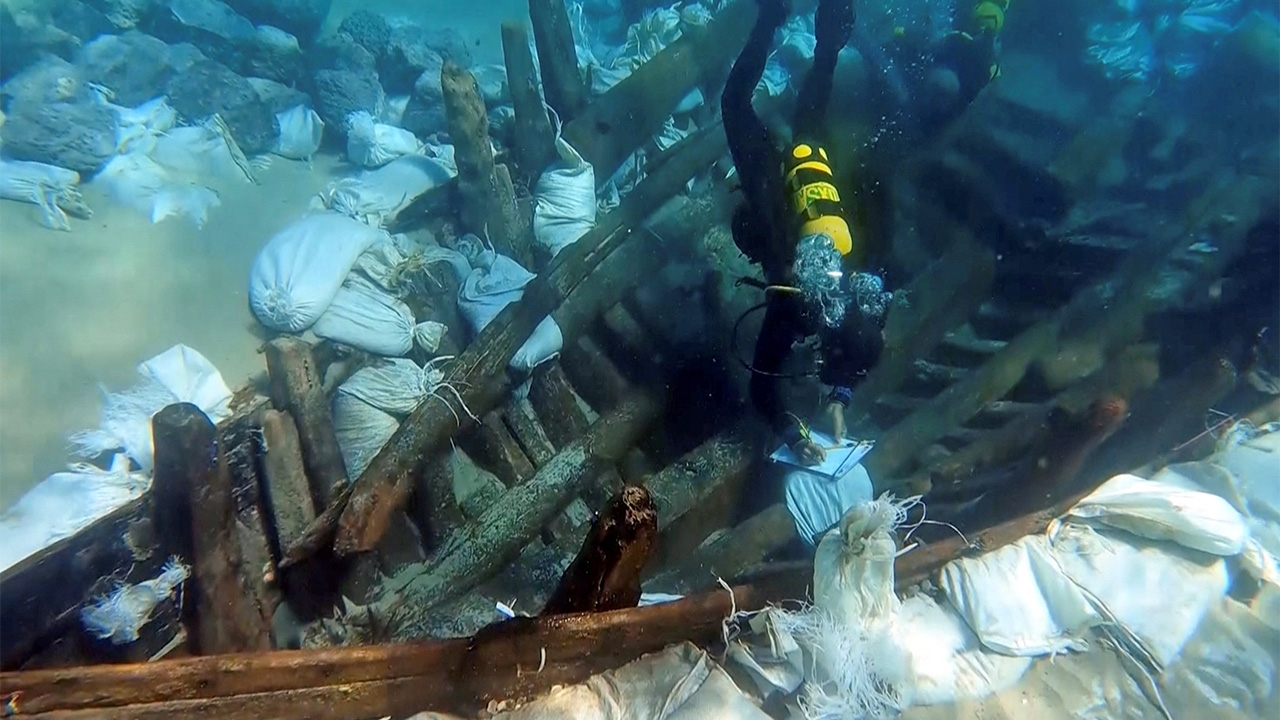 ทะเลเมดิเตอร์เรเนียนในอิสราเอลพบซากเรืออับปาง ที่เชื่อกันว่ามีอายุ 1,200 ปี