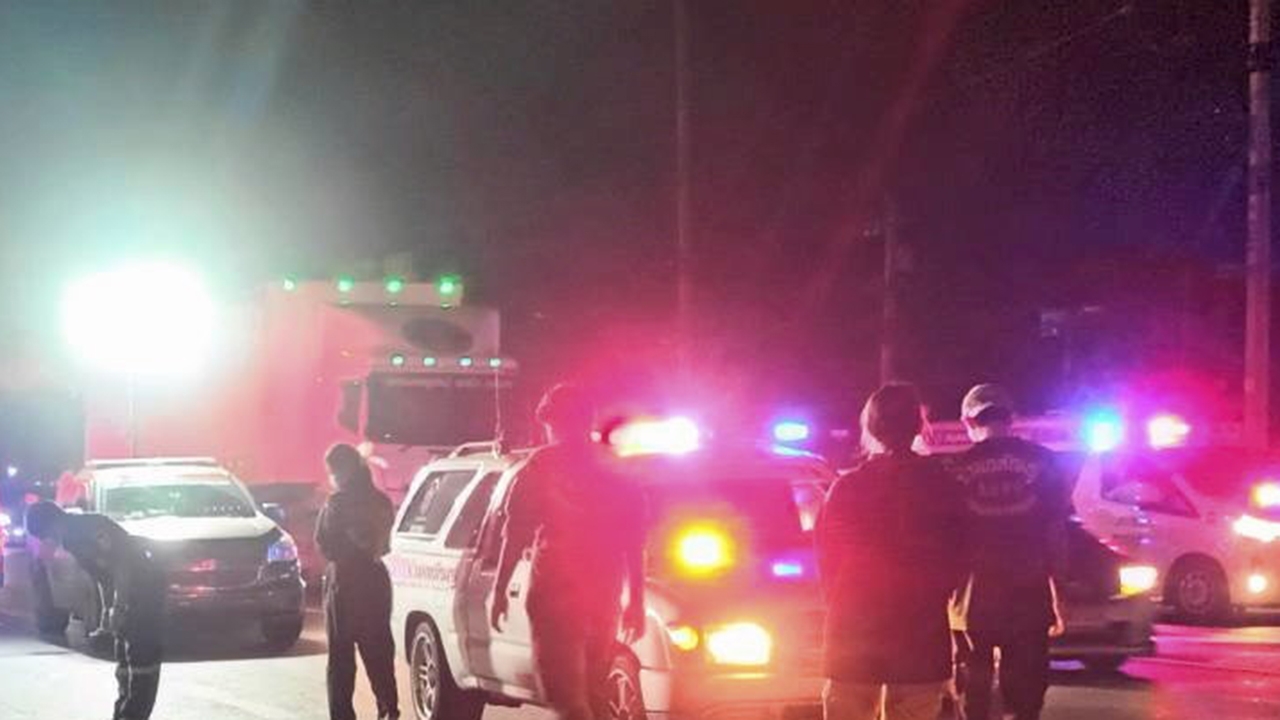 จยย.ดับหมู่ ซ้อน 3 ย้อนศร กระบะขยี้เละ เลนทางด่วน