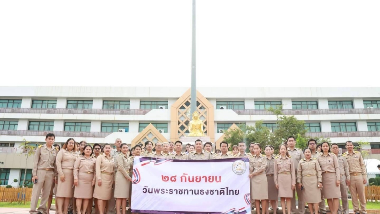กรมการข้าว นำทีมผู้บริหาร จัดกิจกรรมเนื่องในวันพระราชทานธงชาติไทย