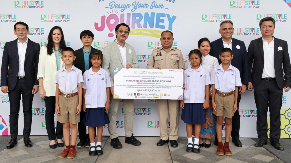 "สุทธิธรรม จิราธิวัฒน์" มอบทุนการศึกษาในโครงการนำร่อง FUNTASTIC ENGLISH CLASS