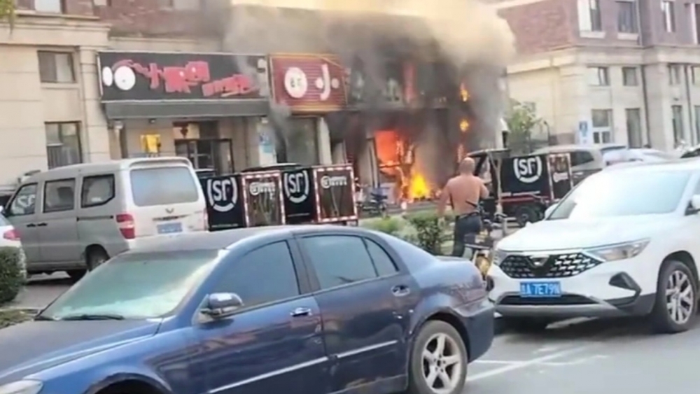 ไฟไหม้สยอง ร้านอาหารในจีน เพลิงลุกโชนท่วมทั้งร้าน ตายสลด  17 ศพ