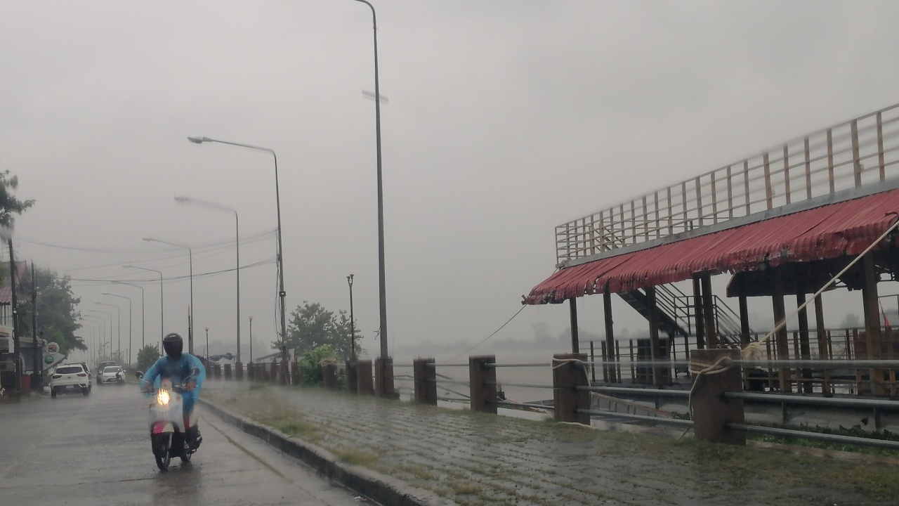 อุตุฯ ฉบับ 15 พายุโนรู อยู่ห่างอุบลฯ 20 กม. คาดถึงโขงเจียมเย็นนี้