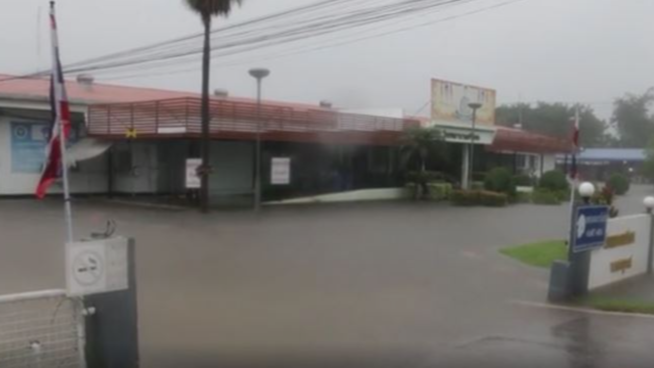 "เพชรบูรณ์" น้ำป่าทะลัก จมหลายพื้นที่ สั่งทุกอำเภอรับมือ-เตรียมจุดอพยพ