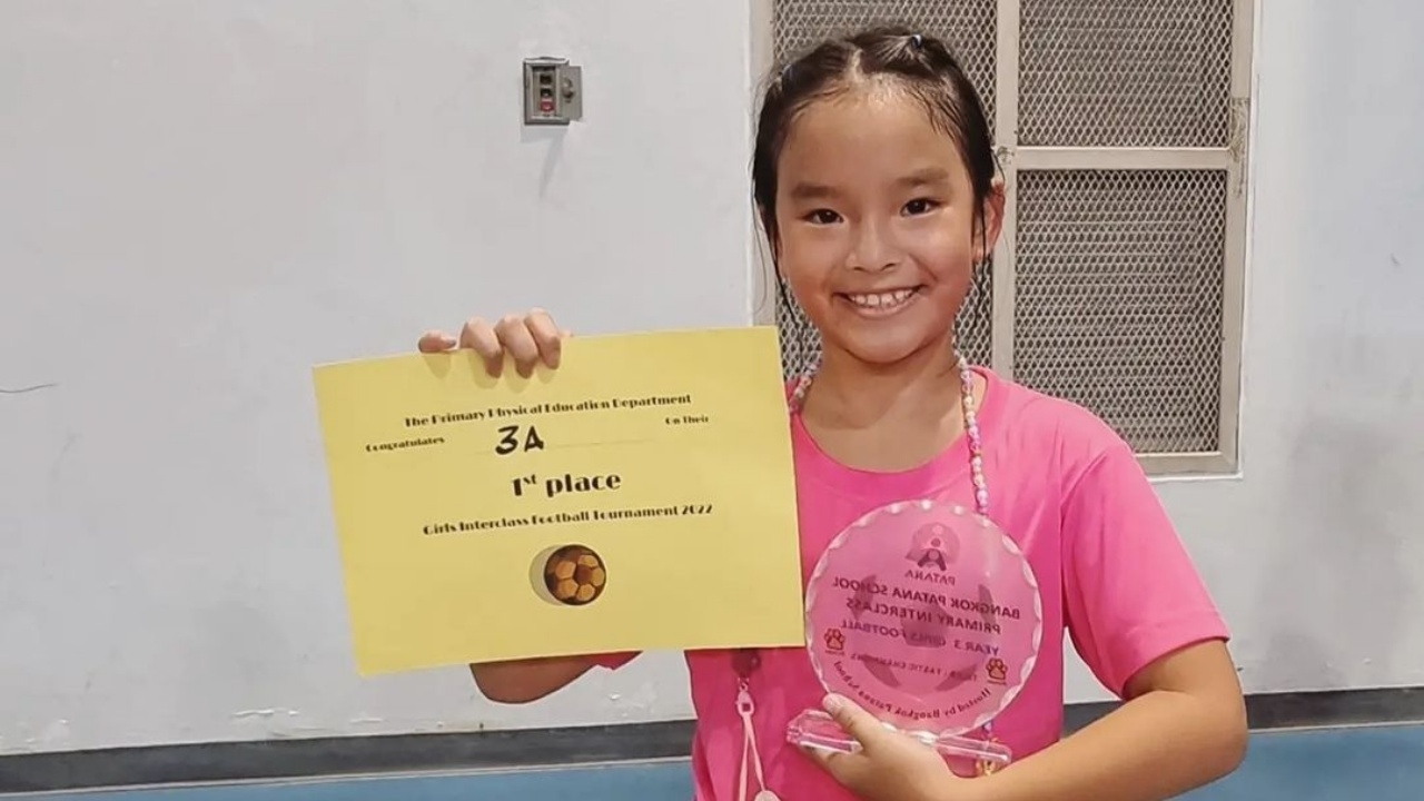 แอฟ ทักษอร ดีใจ น้องปีใหม่ ยิงเข้าประตูหลังแข่งฟุตบอลครั้งแรก