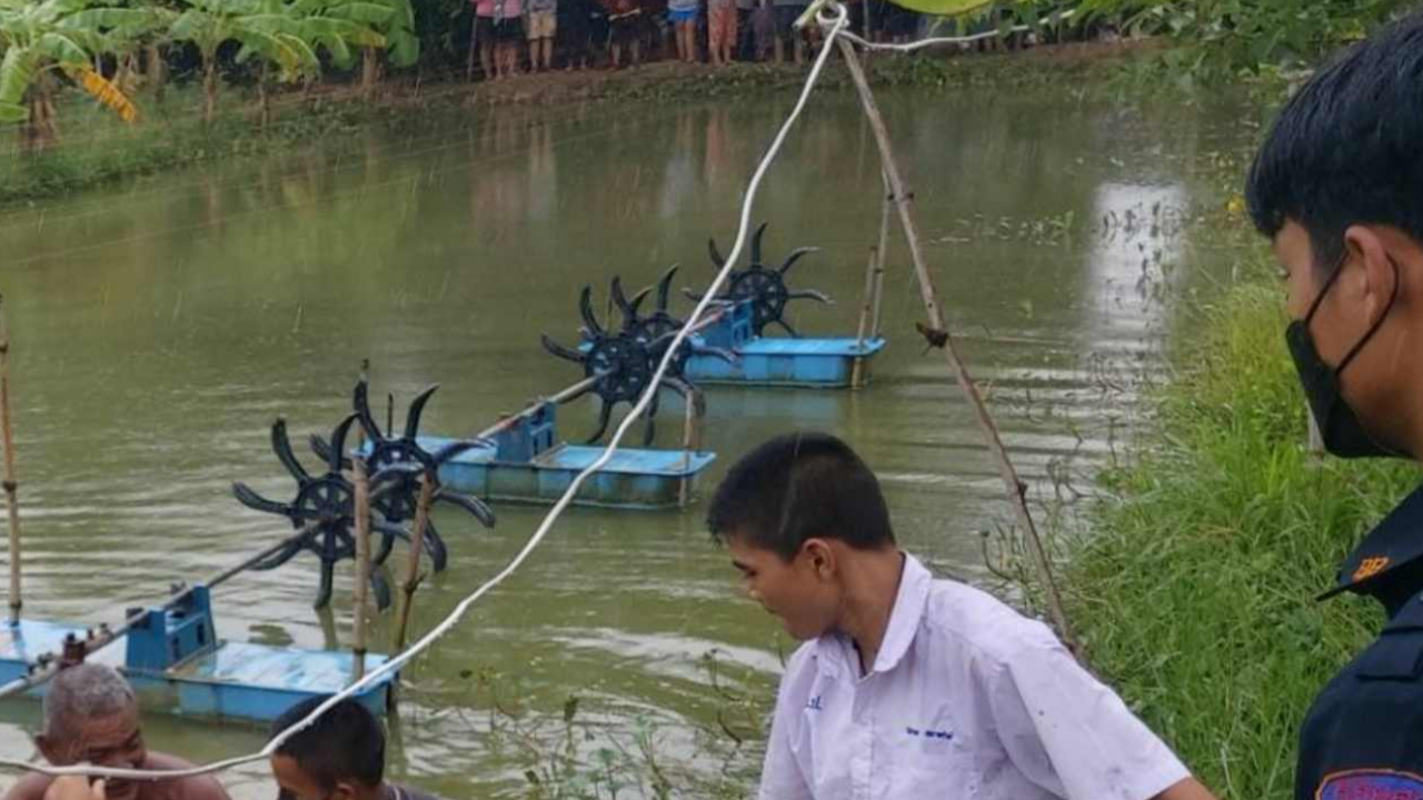 ฝนตก อากาศชื้น ไฟช็อตพ่อตาลูกเขย ดับคู่คาบ่อกุ้งก้ามกราม 