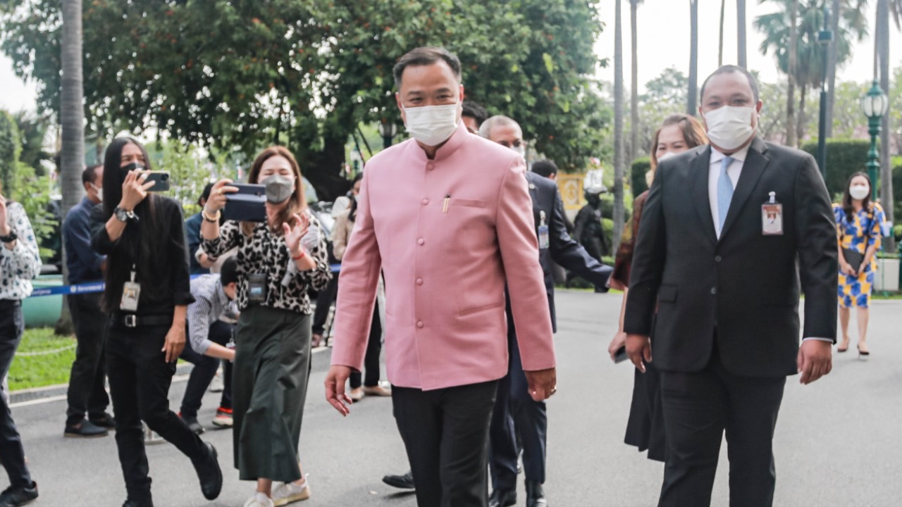 “อนุทิน” ขออย่าคิดมาก พรรคอื่นโผล่งานวันเกิด “เนวิน” ยังไม่คิดถึงเก้าอี้นายกฯ