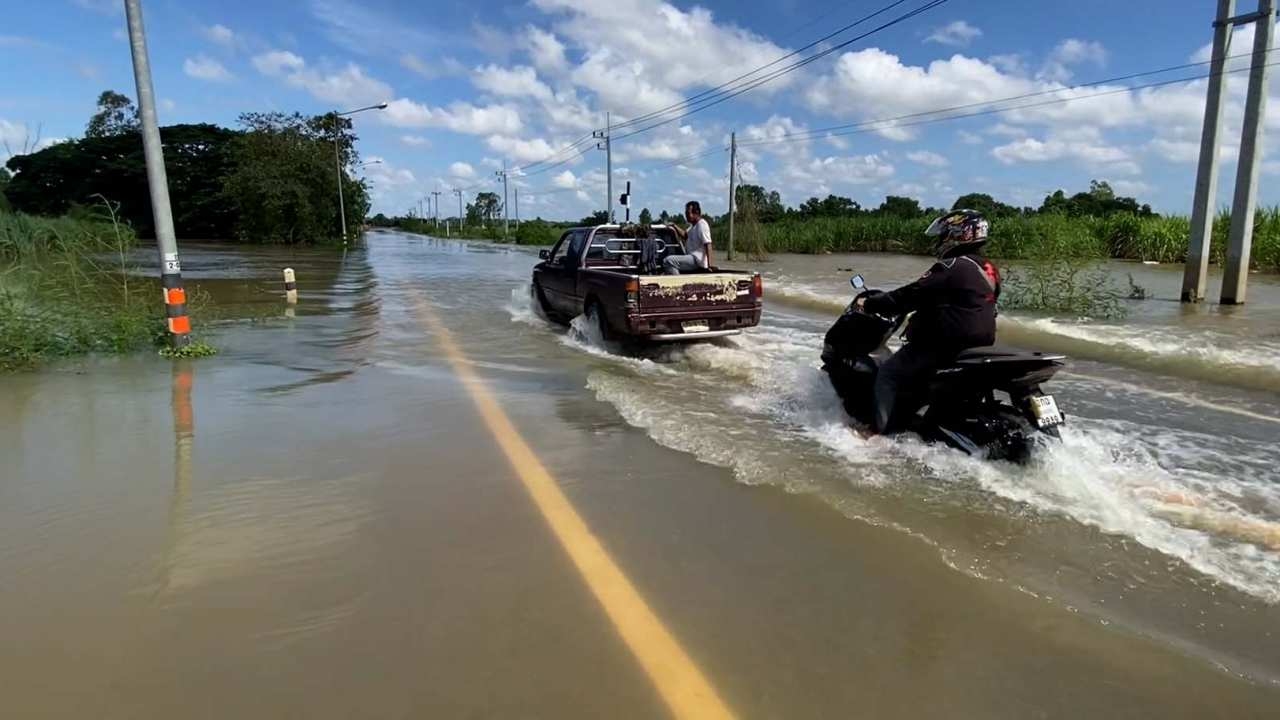 เมืองขอนแก่นน้ำท่วมหนัก สั่งปิดถนนสายท่าพระ-พระยืน กำชับขนของขึ้นที่สูง