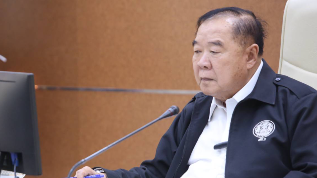 "บิ๊กป้อม" ยันชัด "หายป่วยแล้ว" ลงตรวจน้ำท่วม จ.ปทุมธานี