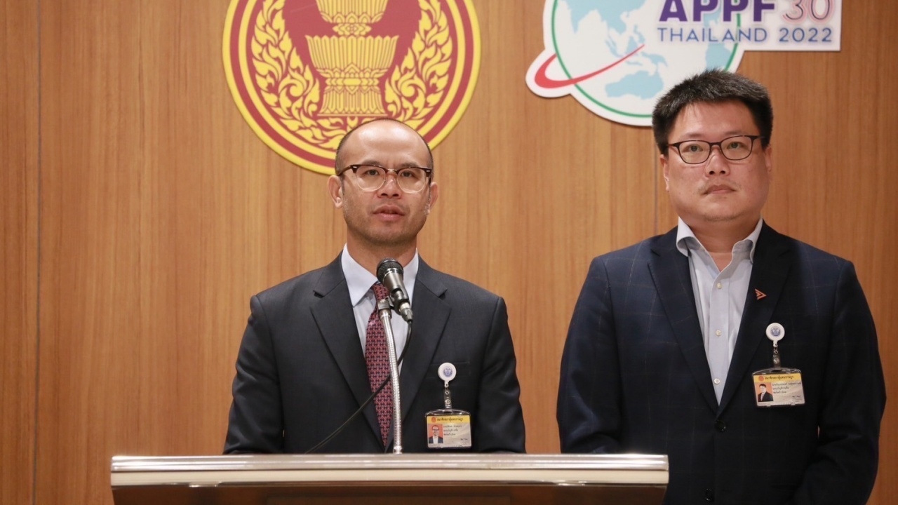 ก้าวไกล ซัด "สุริยะ" หนีตอบกระทู้ หลังน้ำท่วม พบโรงงานลอบทิ้งกากสารพิษ