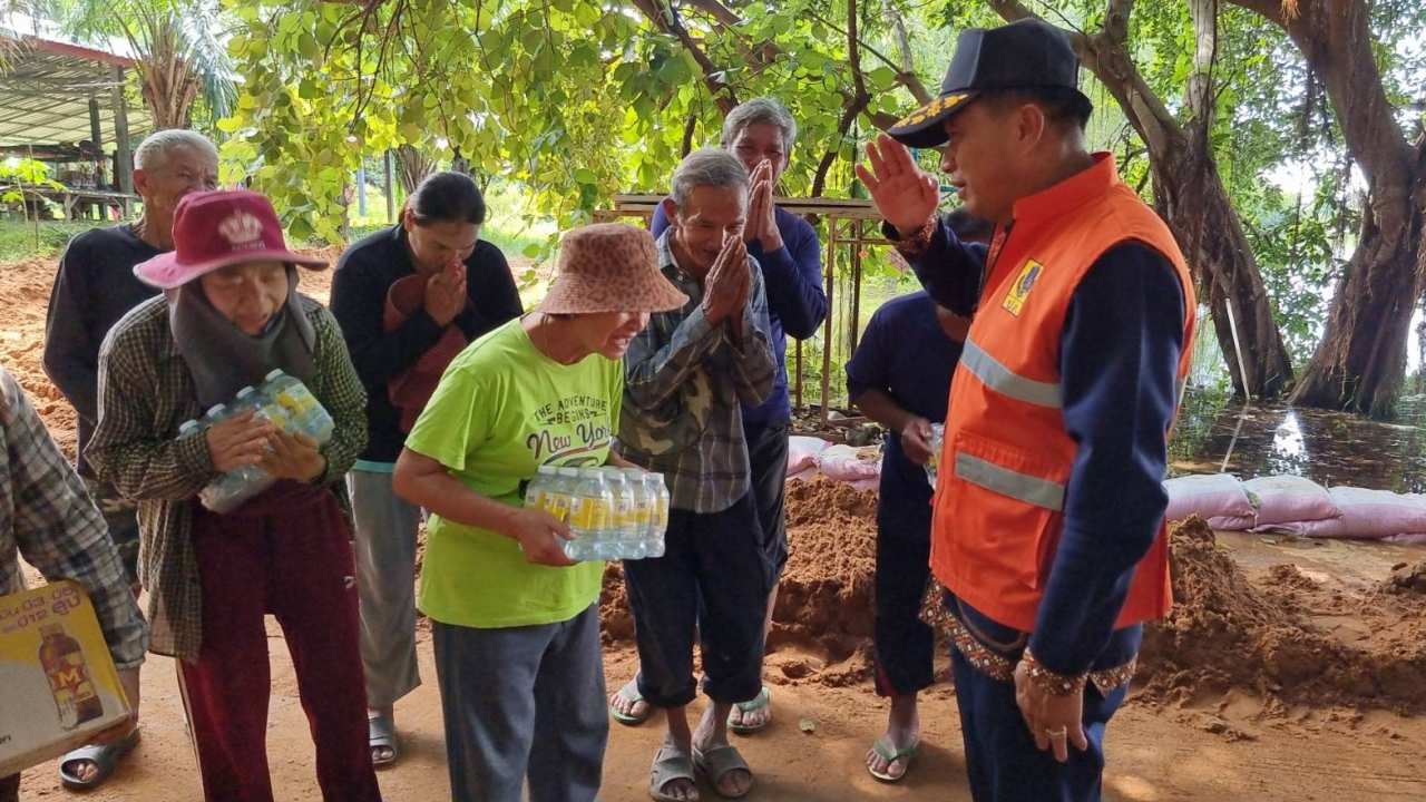 รองผู้ว่าฯ กาฬสินธุ์ เปิดศูนย์ บก.อุทกภัยที่ฆ้องชัย รับมือน้ำชีล้นตลิ่ง