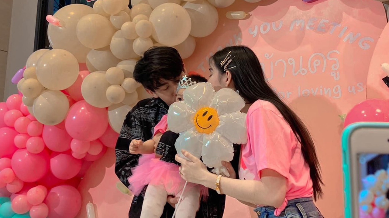 ส่องความน่ารัก น้องตั้งใจ ลูกสาว ครูเต้ย อภิวัฒน์ และภรรยา หลังเปิดตัวครั้งแรก