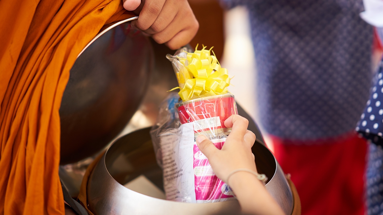 บอกบุญเขา เราได้ไหม? 4 วิธีทำบุญอย่างไรไม่ให้บาป