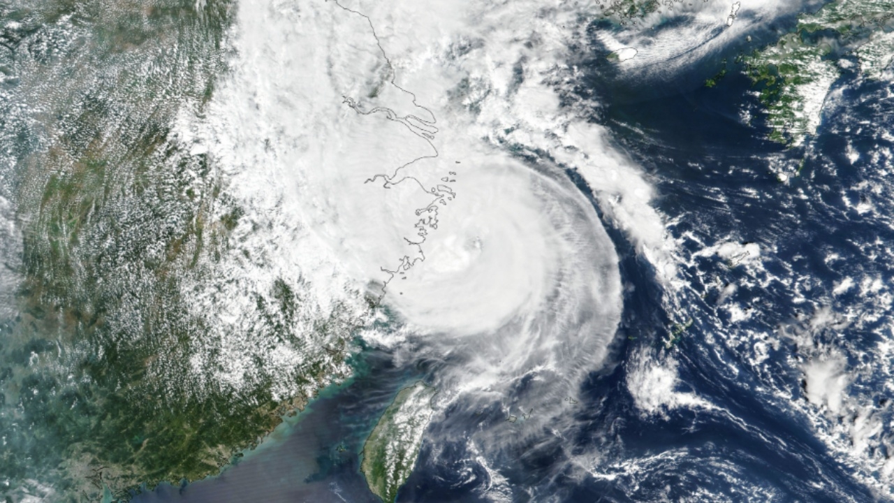 สะพรึง พายุ‘หมุ่ยฟ้า’ แรงสุดรอบ 73 ปี ถล่มเซี่ยงไฮ้ อพยพคน 1.6 ล้าน