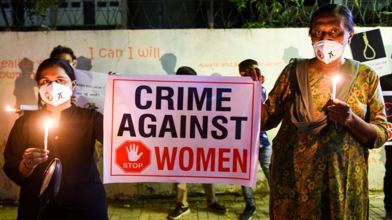 สุดสลด พบศพ 2 พี่น้องชาวอินเดียถูกแขวนคอ คาดถูกแก๊งข่มขืนฆ่าปิดปาก