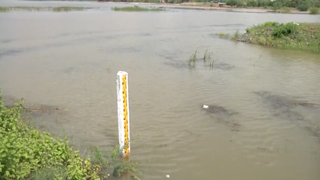 ชาวบ้านเฮ อ่างเก็บน้ำบึงกระโตนล้นความจุ หลังแล้งมานาน ไม่เคยเต็มอ่างมา 20 ปี