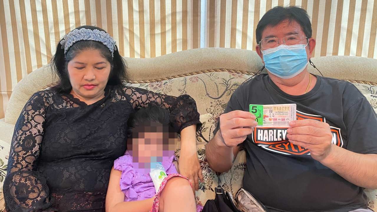 เฮียแผงลอตเตอรี่ที่ปทุมธานี ดวงเฮง สลากฯเหลือถูกรางวัลที่ 1 ได้ 30 ล้าน