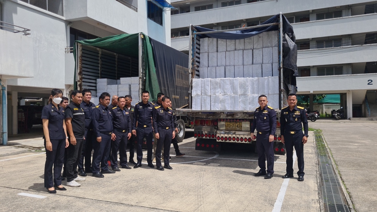 สรรพสามิตภาค 9 ทลายโกดังเก็บบุหรี่เถื่อน รายใหญ่ มูลค่า 331 ล้าน