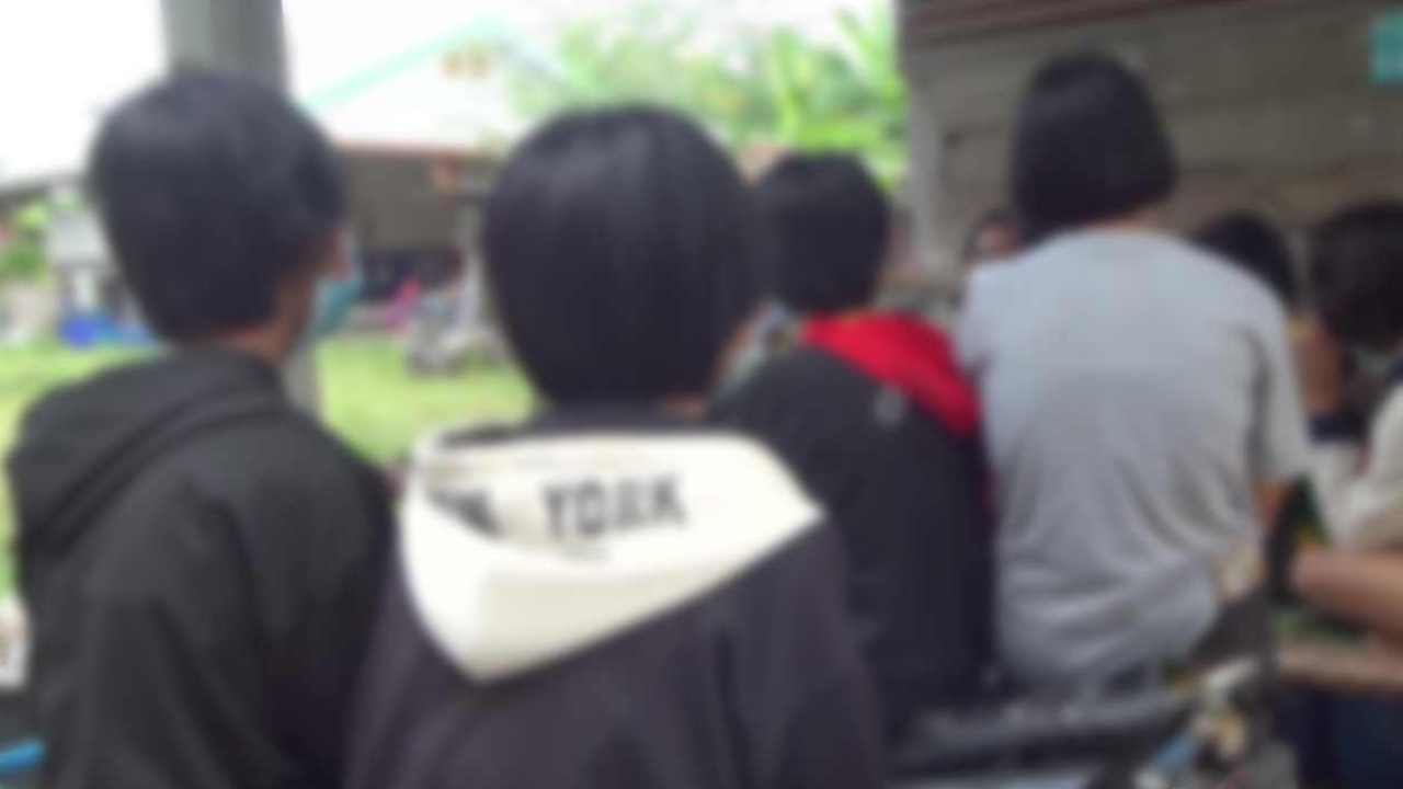 งานเข้าอีก ผอ. "จอมยึด" ถูกแจ้งอมมือถือเด็ก ลูกศิษย์นำคลิปแฉซ้ำ
