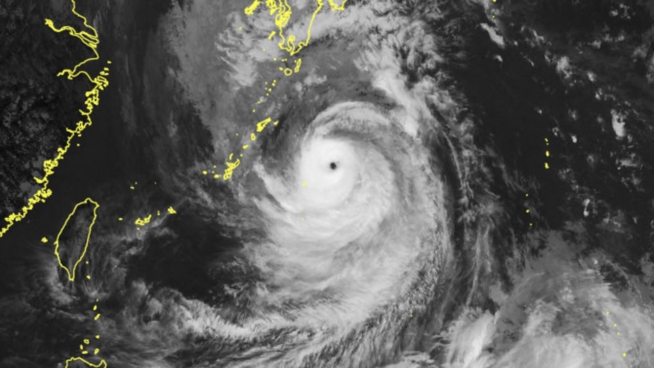 ญี่ปุ่นเตือนภัยไต้ฝุ่น “นันมาดอล” สุดอันตรายจ่อขึ้นฝั่ง สั่งอพยพคนนับล้าน