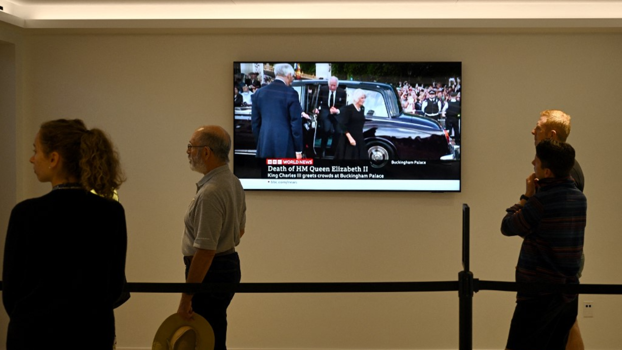 คาดเรตติ้งพุ่ง 4,100 ล้านคนทั่วโลกรอชมถ่ายทอดสดพระราชพิธีศพควีนอังกฤษคืนนี้  