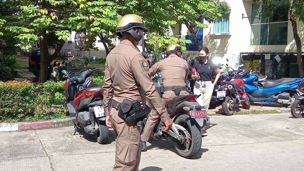 ไรเดอร์หนุ่มเป็นศพคาคอนโดย่านพระราม 2 ถูกแทงตัดขั้วหัวใจ เร่งตามตัวแฟนสาว