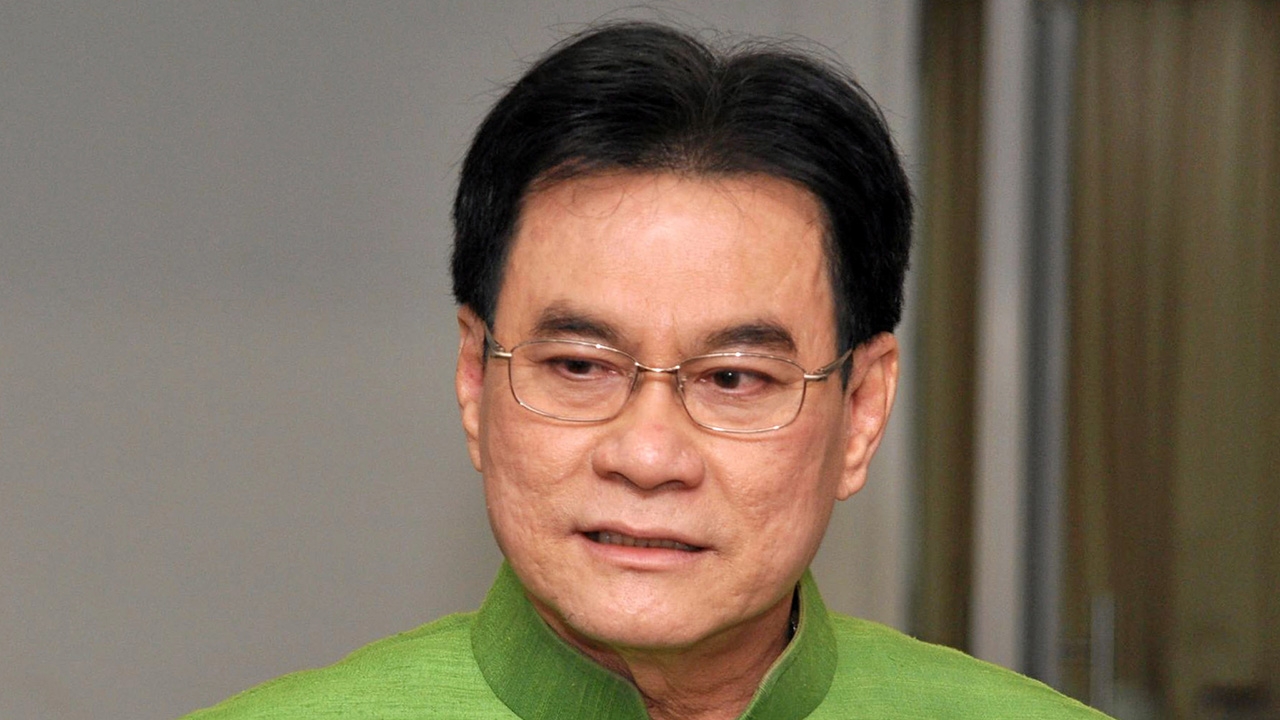 “เสาไฟฟ้า” โดนขย่ม