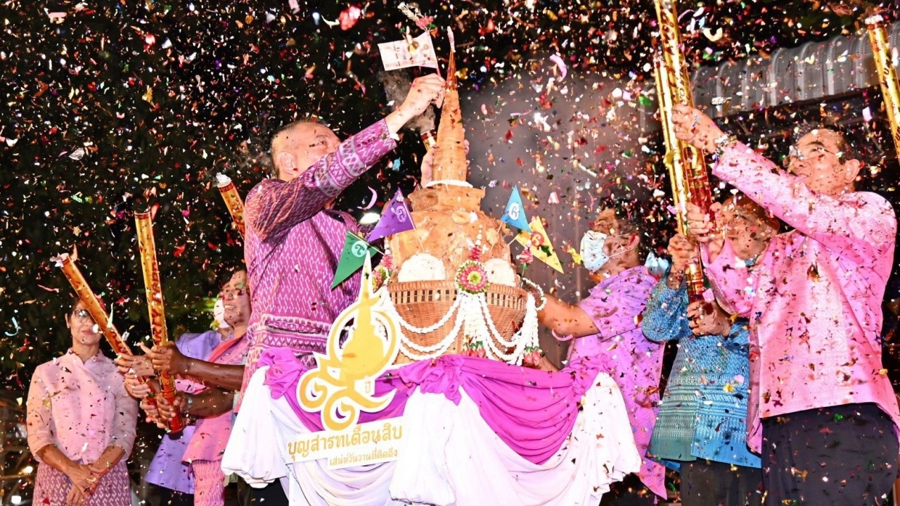 "เฉลิมชัย" เปิด "ลานวัฒนธรรม" ทำบุญสารทเดือนสิบนครศรีธรรมราช