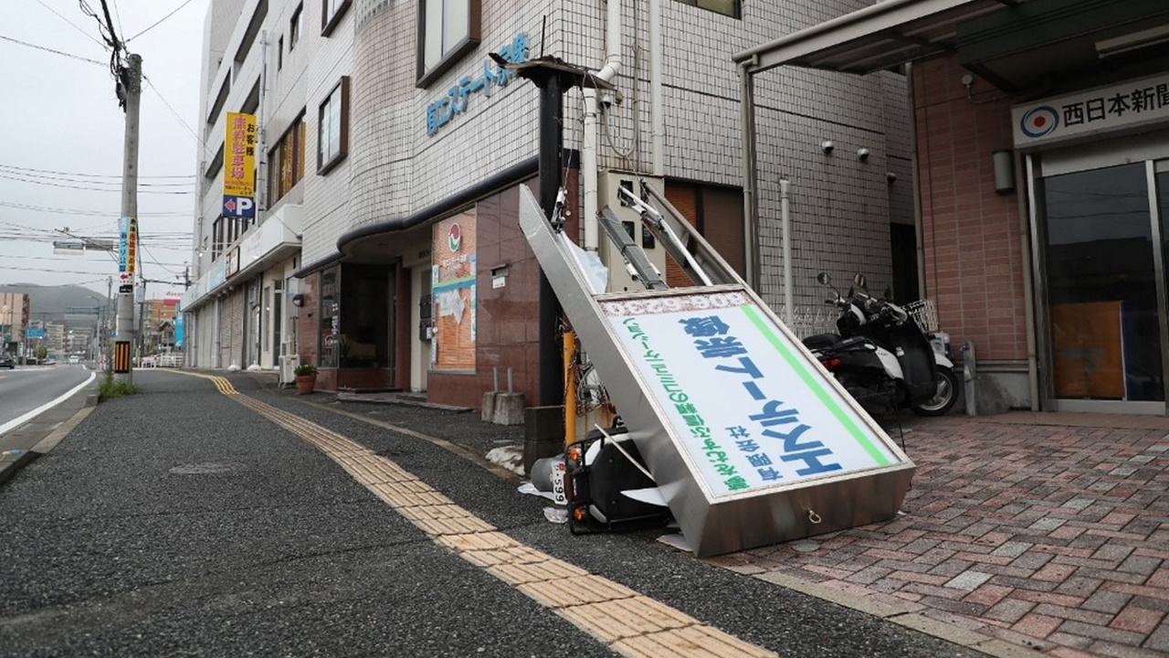 ไต้ฝุ่น “นันมาดอล” อ่อนกำลัง หลังถล่มญี่ปุ่นดับ 4 ศพ บาดเจ็บนับร้อย