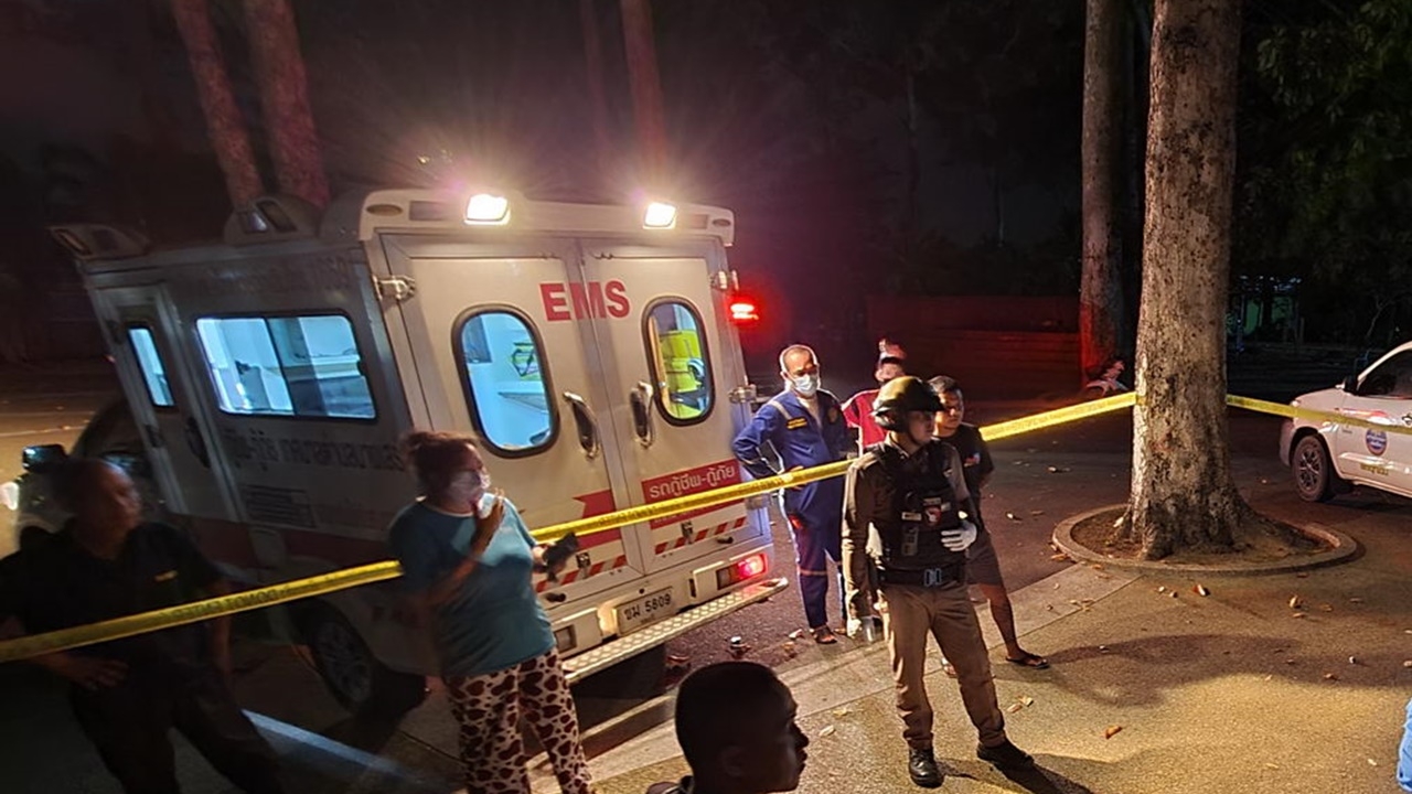 หนุ่มเห็นแฟนเก่าอยู่กับชายใหม่ ยกพวกรุมตื้บ ถูกไล่แทงสวนดับอนาถ