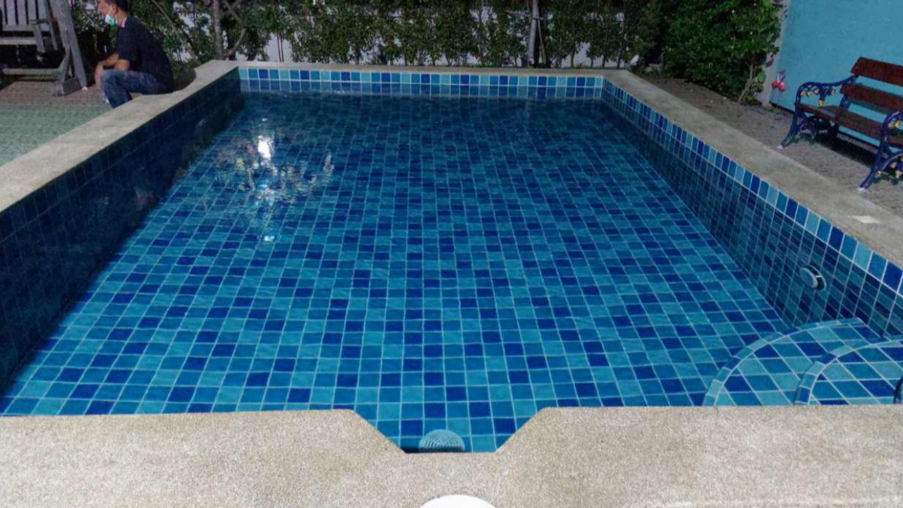 พ่อไม่ติดใจ ลูกชายจมสระพูลวิลล่าดับ หลังแอบปีนเข้าไปเล่นน้ำ