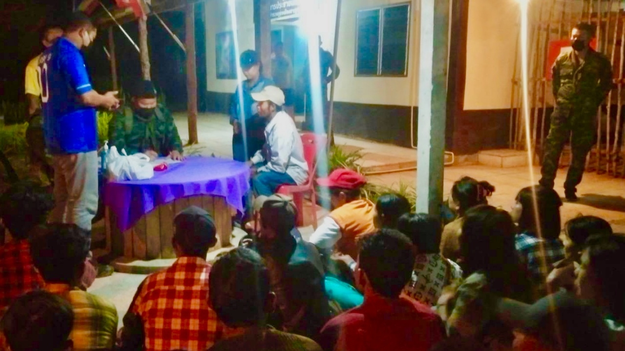 ฉก.ลาดหญ้า จับ 34 แรงงานพม่า ลอบข้ามแดนบ้านพุน้ำร้อน อ้างไปทำงาน กทม.