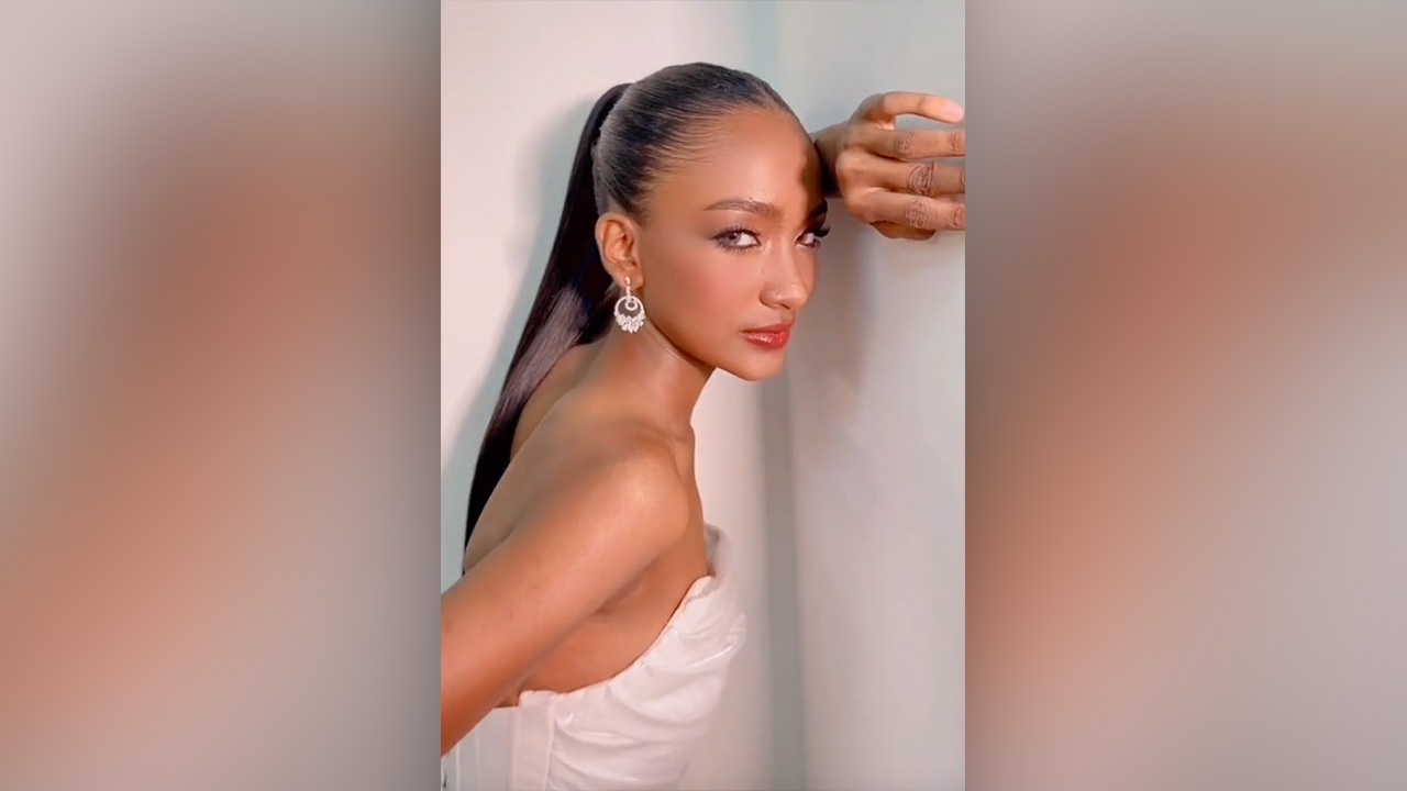 อวดโฉมอีกลุค น้อง "นัสรีน" แม่ค้าโรตีตาคม ทำโซเชียลแห่คอมเมนต์