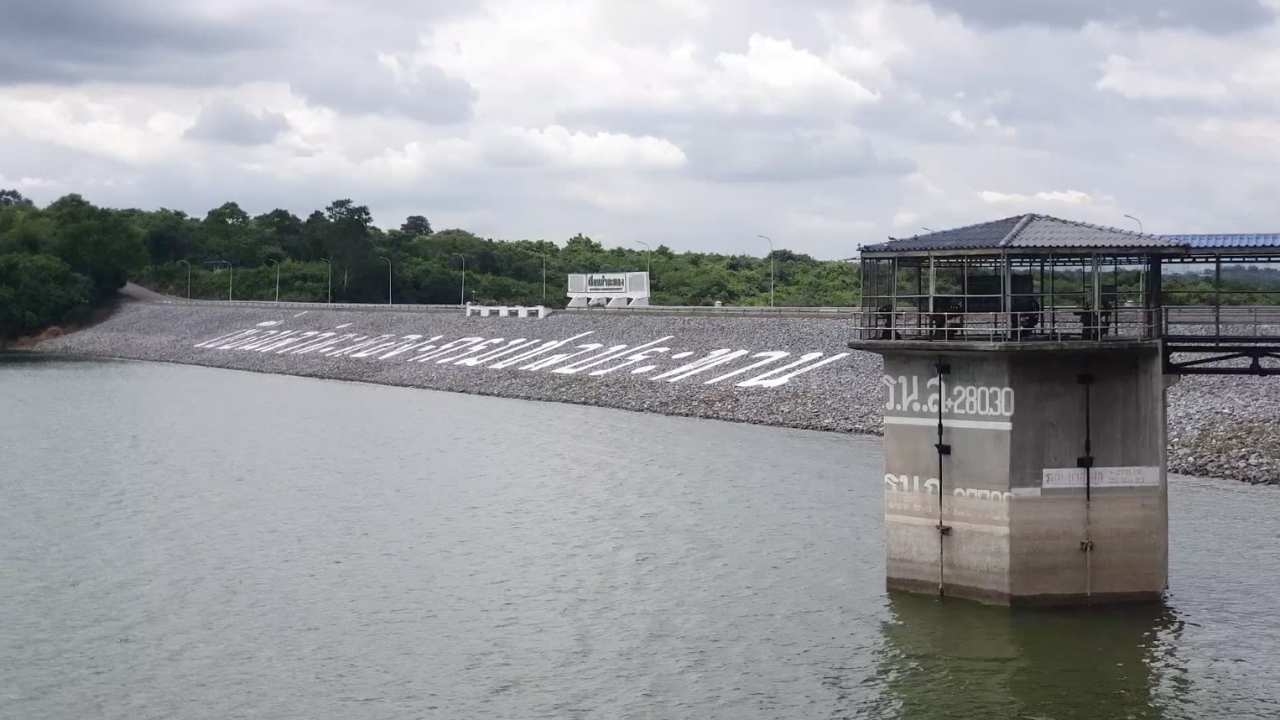 โคราชประกาศภัยพิบัติน้ำท่วมรวม 20 อำเภอ ขณะที่ 4 อ่างใหญ่ความจุอยู่ 74%