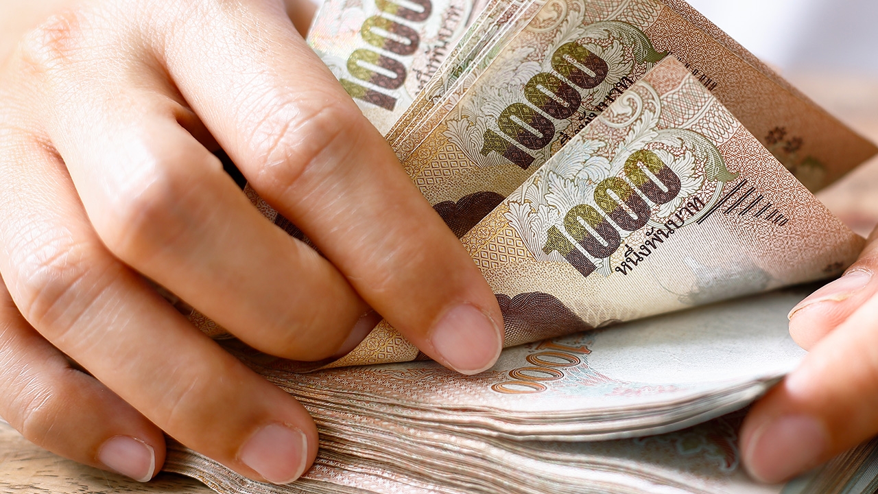 คลัง-พาณิชย์มั่นใจ ธปท.เอาอยู่ “บาท” ชี้ท่องเที่ยว-ส่งออกรับส้มหล่นหนุนเศรษฐกิจไทย