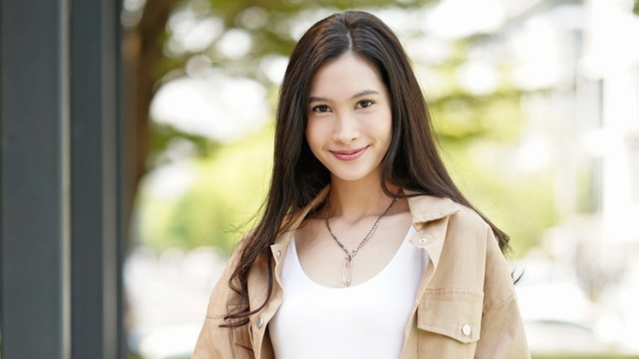 นิคิต้า ดาวรุ่งน่าจับตา จากละคร "บ่วงวิมาลา" กับ เมฆ จุติ สนิทจนคนมองเป็นแฟนกัน