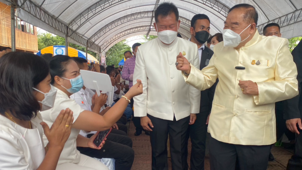 "บิ๊กป้อม" ส่งมินิฮาร์ท ร่วมพิธีอุ้มพระดำน้ำ เพชรบูรณ์ ส.ส.-ชาวบ้านแห่รับ