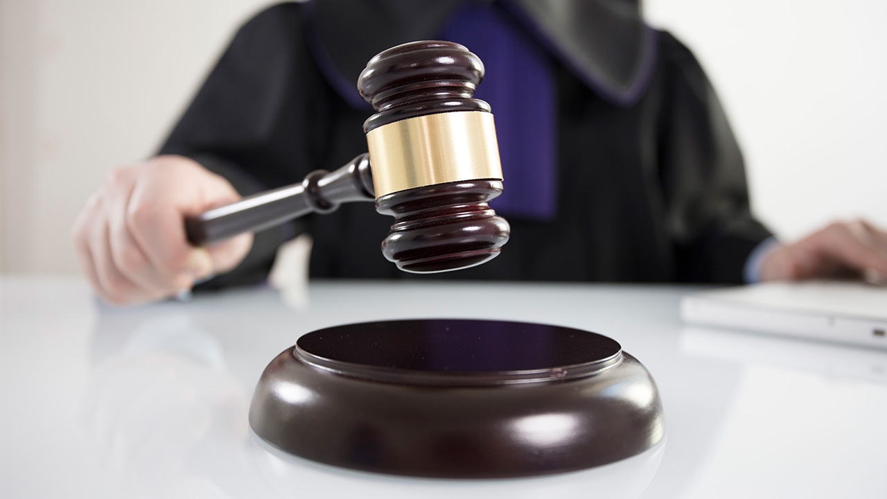 เข้าโค้งตีธง