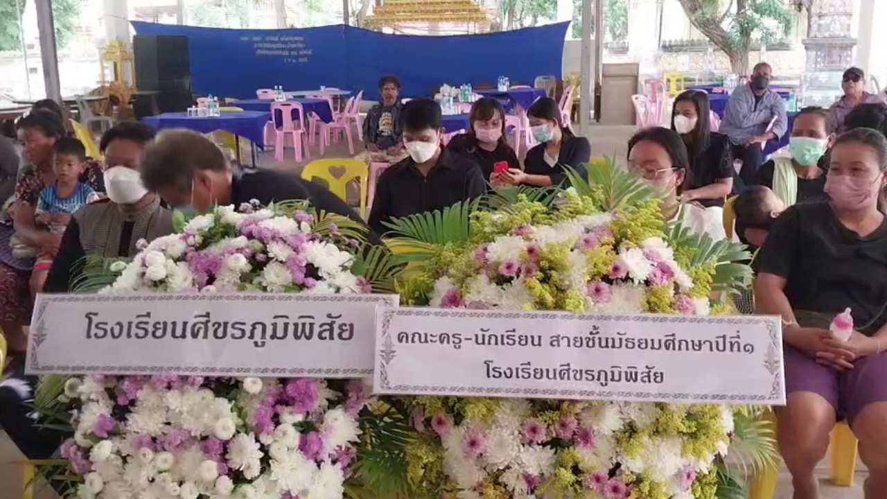 ผอ.โรงเรียนดังสุรินทร์ มอบเงินช่วยครอบครัว ด.ญ.ถ่ายเซลฟี่พลัดตกน้ำดับ